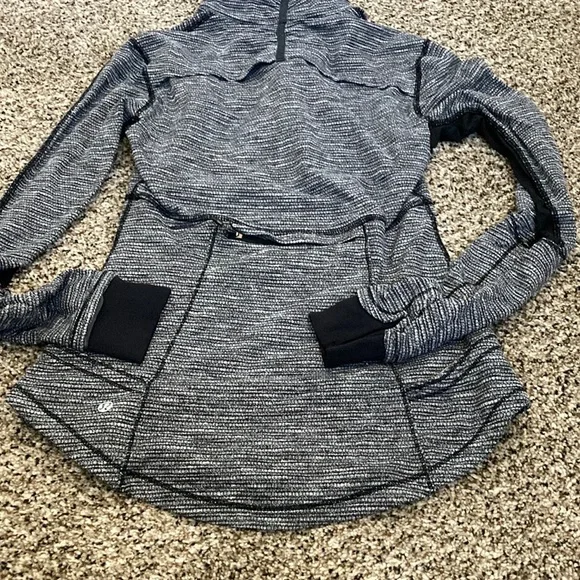 Lululemon pullover black/white size 8 - Picture 7 of 9